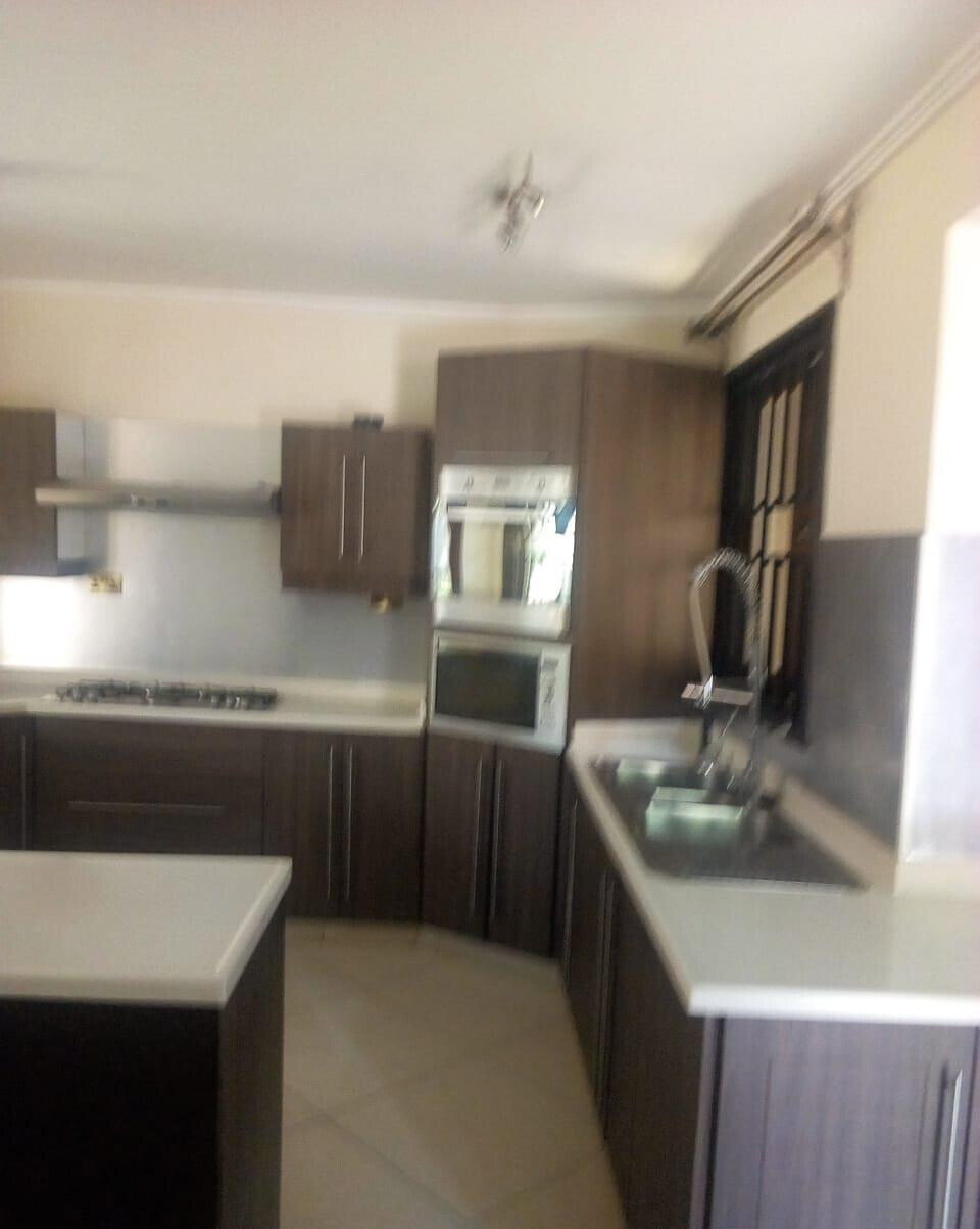Tech-Smart 5-Bed Townhouse with Balcony Views - Spring Valley