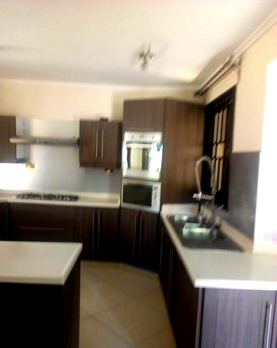 Tech-Smart 5-Bed Townhouse with Balcony Views - Spring Valley