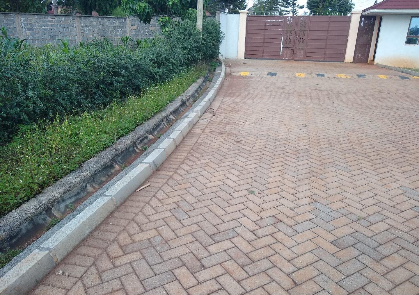Half Acre Runda Plot at KSh 45M