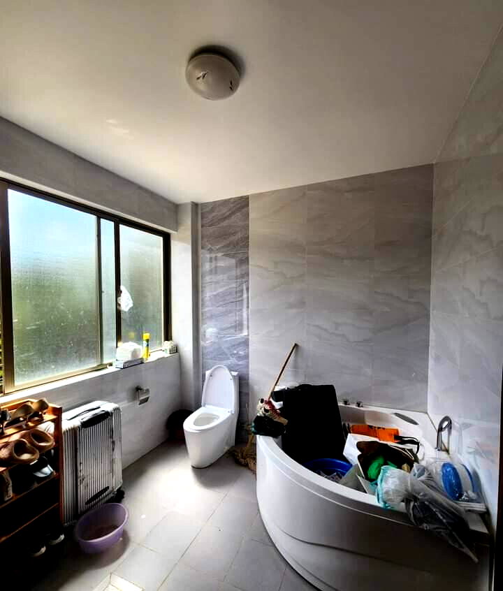 5-Ensuite Townhouse with Solar & 10,000L Water Tanks - Lavington
