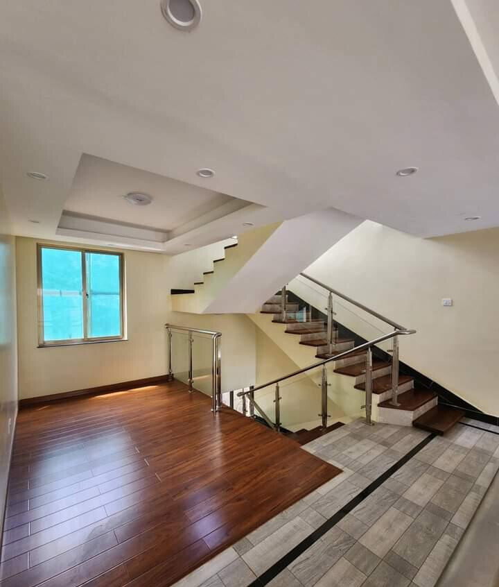 5-Ensuite Townhouse with Solar & 10,000L Water Tanks - Lavington