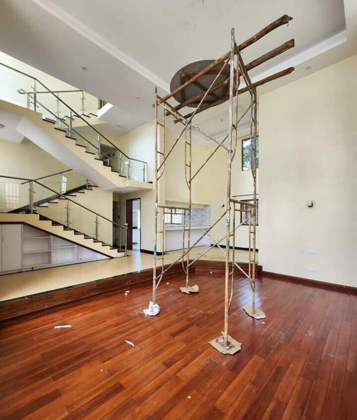 5-Ensuite Townhouse with Solar & 10,000L Water Tanks - Lavington