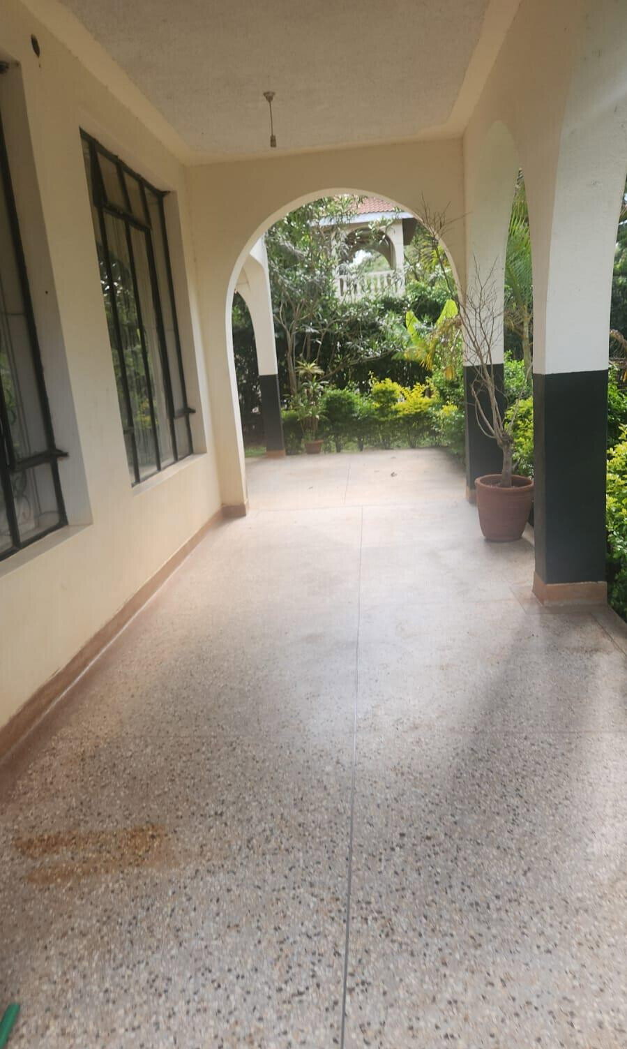 10-Bedroom Furnished Townhouse with Fireplace – Karen