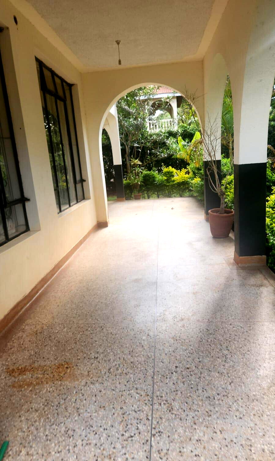 10-Bedroom Furnished Townhouse with Fireplace – Karen