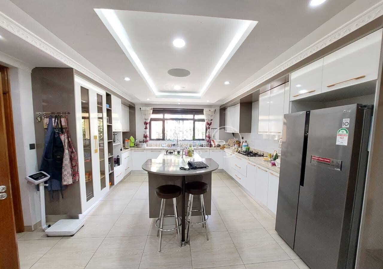 5-Ensuite Townhouse with Guest House & Gym – Karen