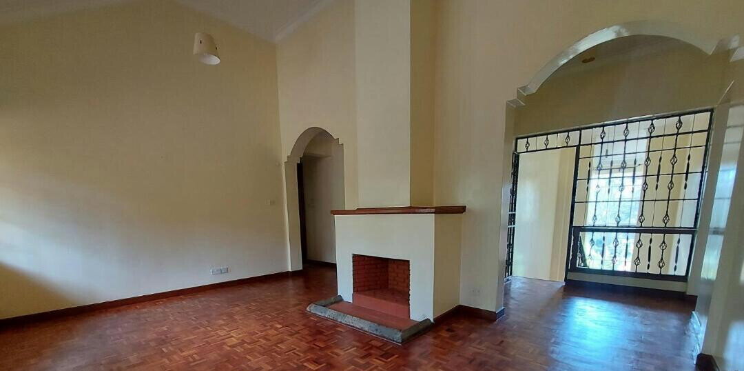 5BR All-Ensuite Townhouse with Gazebo & Lush Garden – Rosslyn