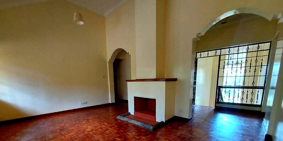 5BR All-Ensuite Townhouse with Gazebo & Lush Garden – Rosslyn