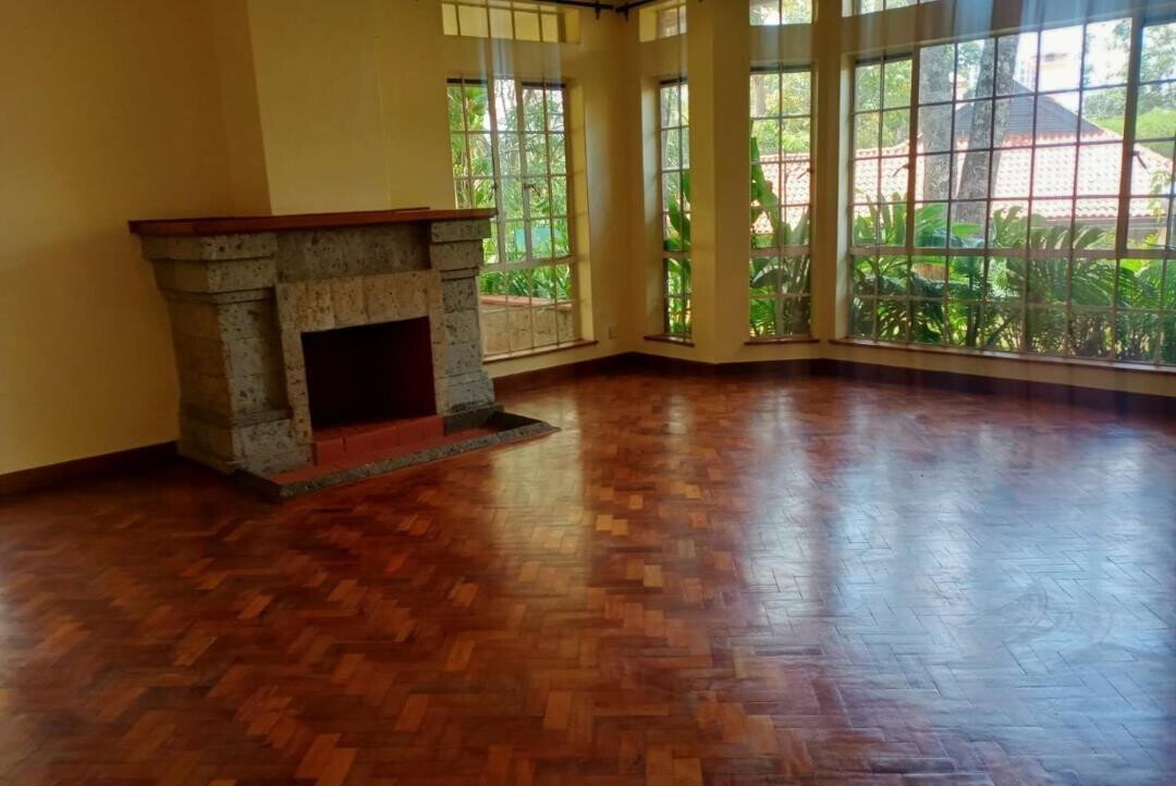 5BR All-Ensuite Townhouse with Gazebo & Lush Garden – Rosslyn