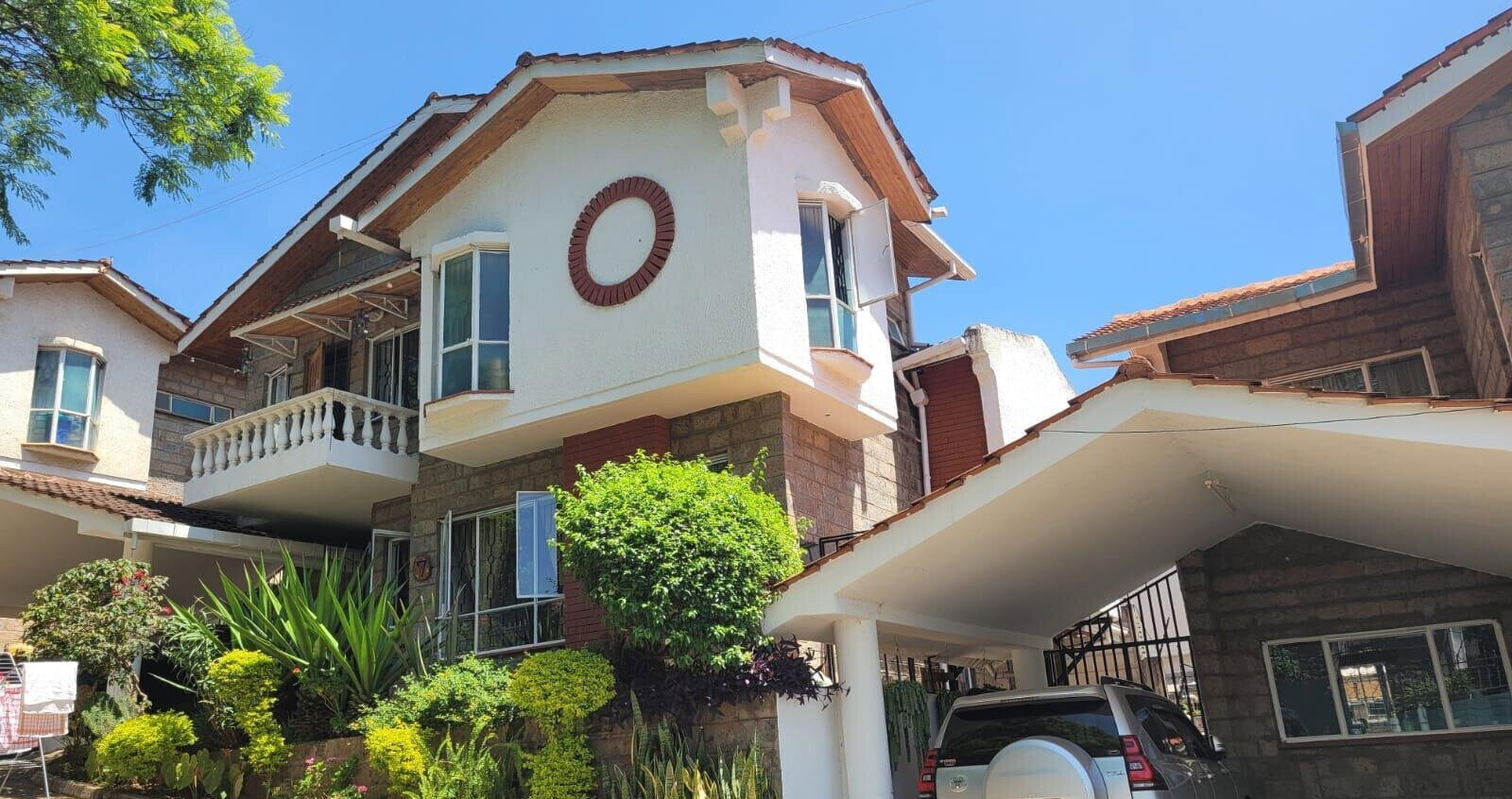 4BR Townhouse with SQ & Rental Income - Spring Valley