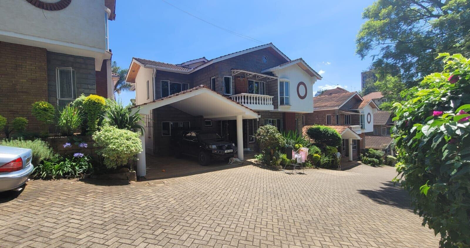 4BR Townhouse with SQ & Rental Income - Spring Valley