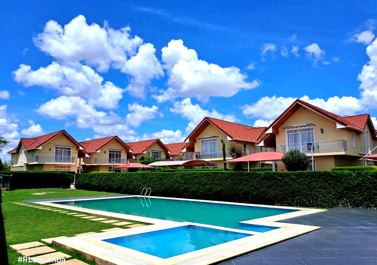 4BR Townhouse with Pool, Gym & DSQ - Acacia, Kitengela