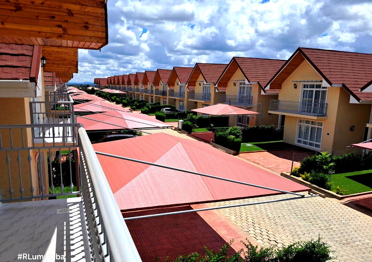 4BR Townhouse with Pool, Gym & DSQ - Acacia, Kitengela
