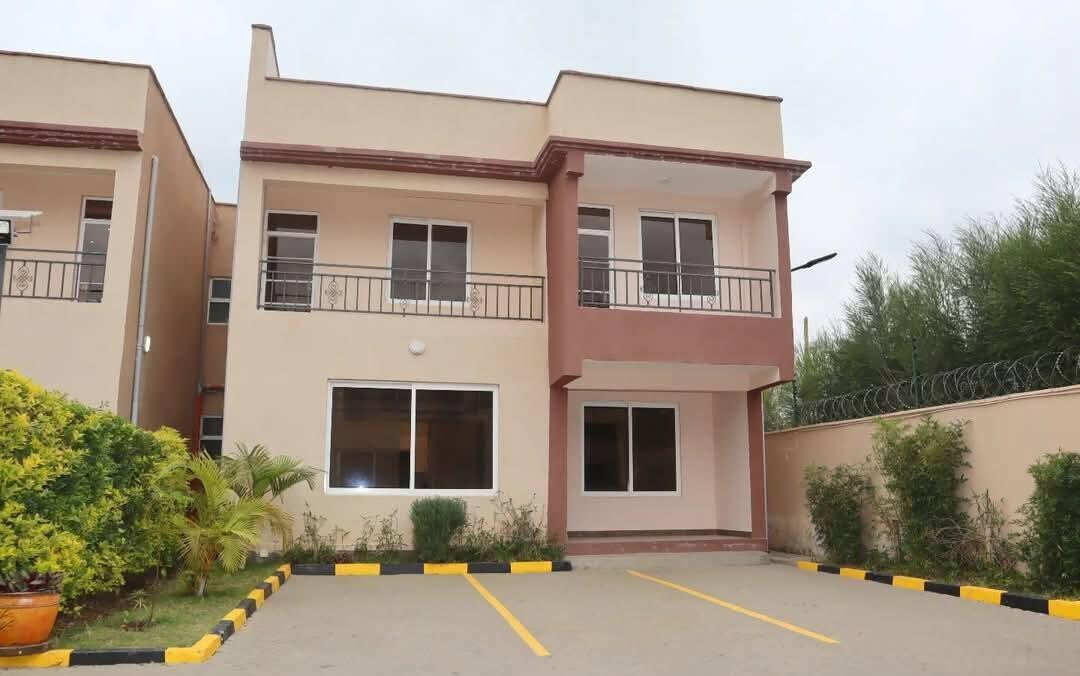 4BR Villa with DSQ & Solar - 1km Behind Gateway Mall, Syokimau