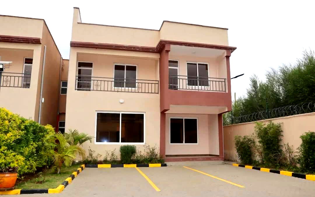 4BR Villa with DSQ & Solar - 1km Behind Gateway Mall, Syokimau
