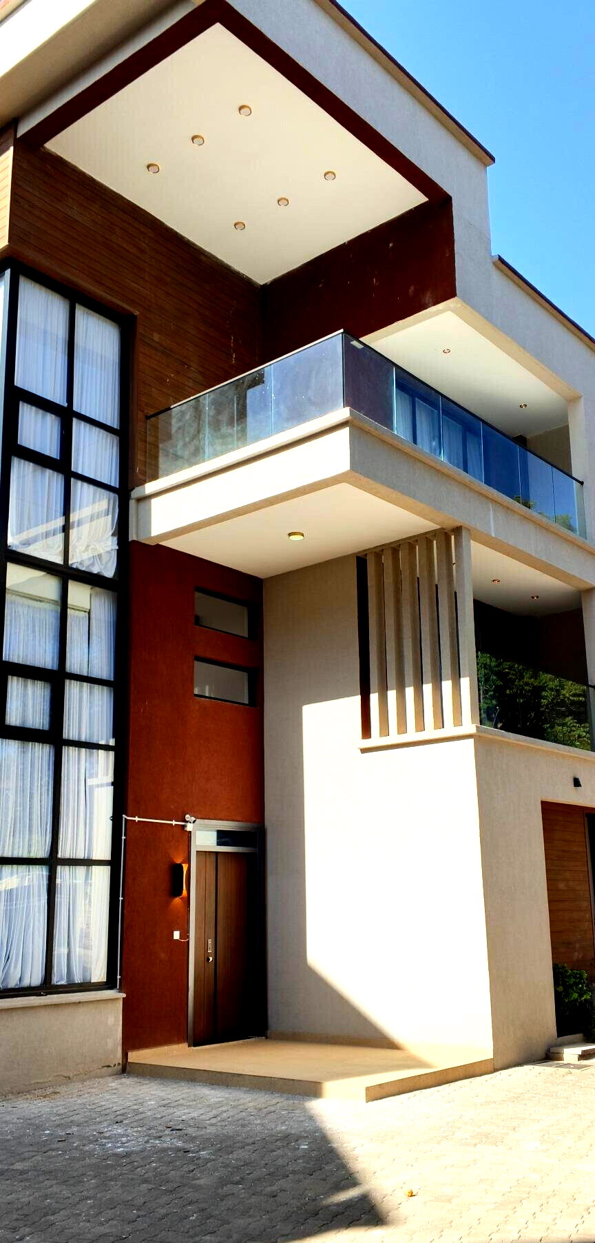 5-Bedroom Townhouse with DSQ & Private Garden - Lavington