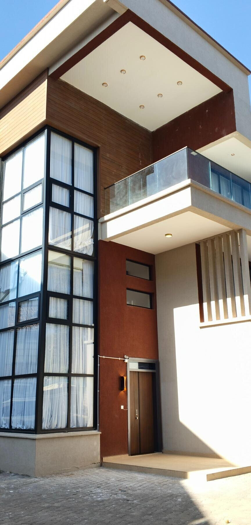 5-Bedroom Townhouse with DSQ & Private Garden - Lavington