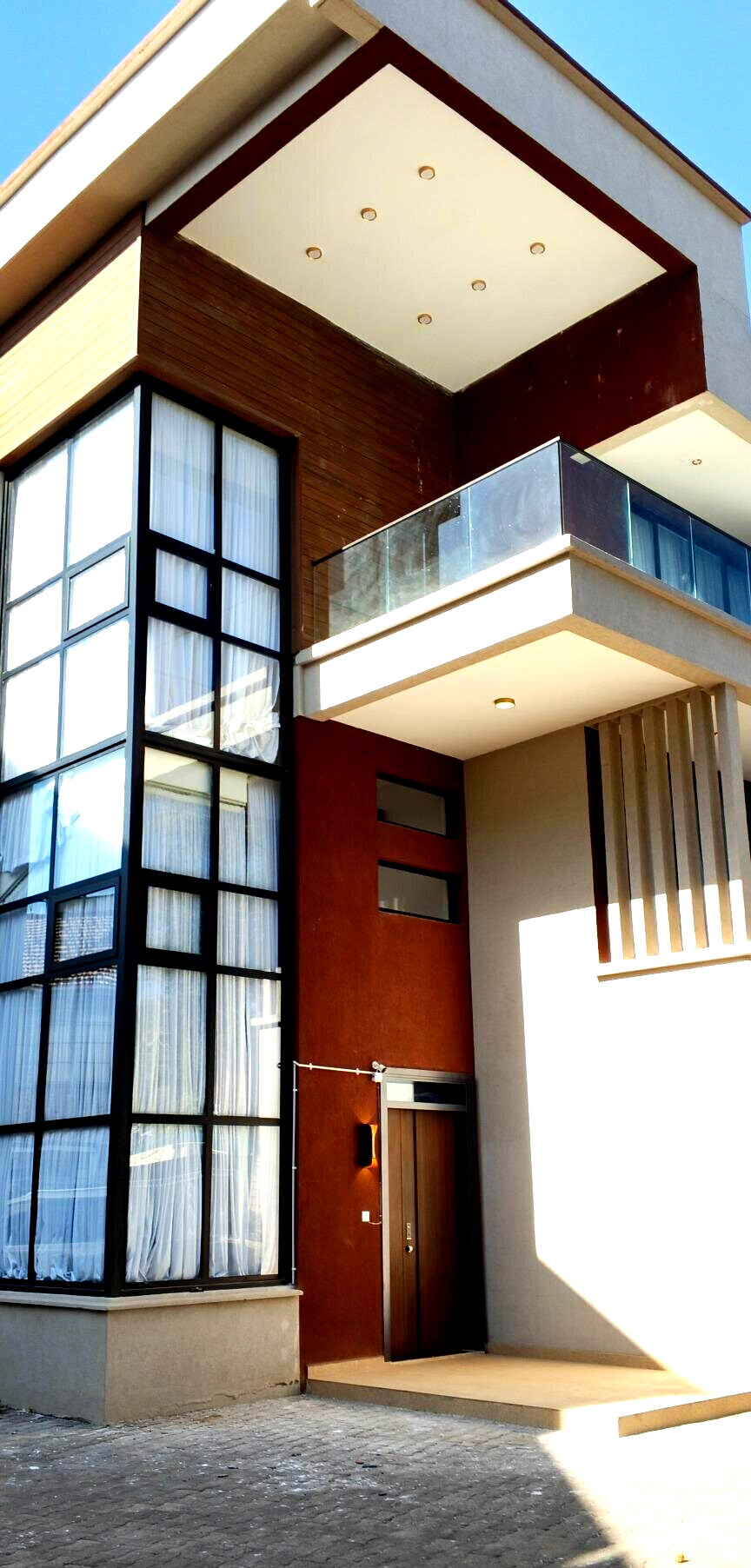 5-Bedroom Townhouse with DSQ & Private Garden - Lavington