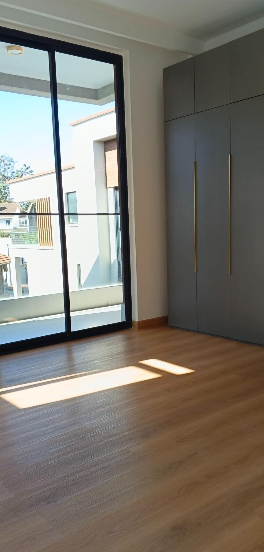 5-Bedroom Townhouse with DSQ & Private Garden - Lavington