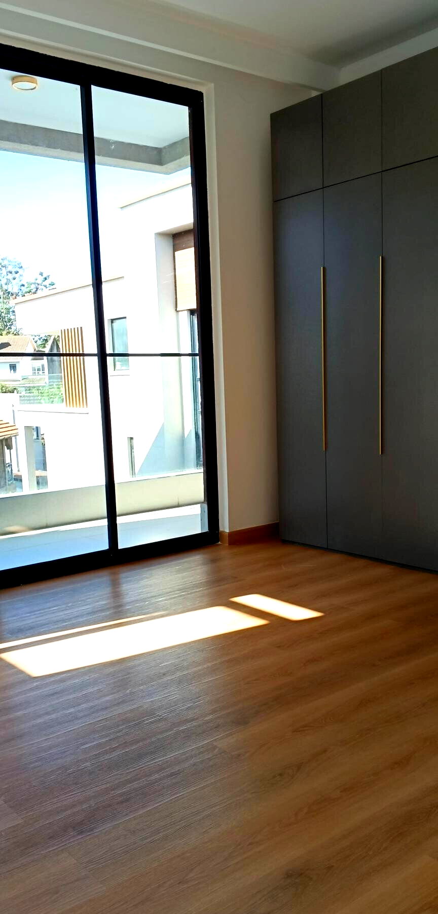 5-Bedroom Townhouse with DSQ & Private Garden - Lavington