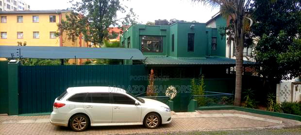 3bdrm Maisonette in Scenic Apartments, Hurlingham for sale