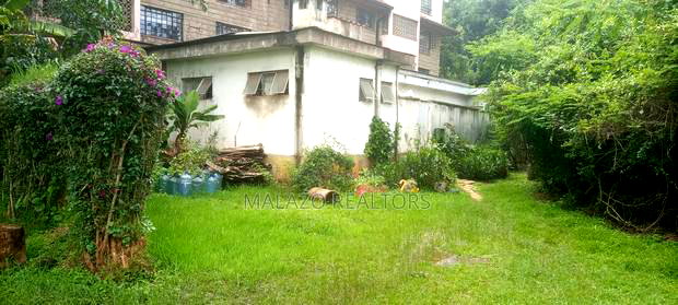 3bdrm Maisonette in Scenic Apartments, Hurlingham for sale