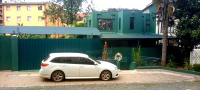 3bdrm Maisonette in Scenic Apartments, Hurlingham for sale - Image 2