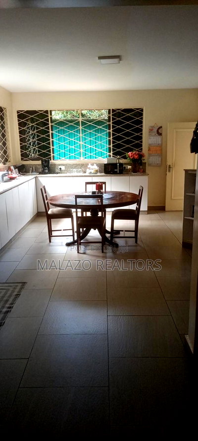 3bdrm Maisonette in Scenic Apartments, Hurlingham for sale - Image 8