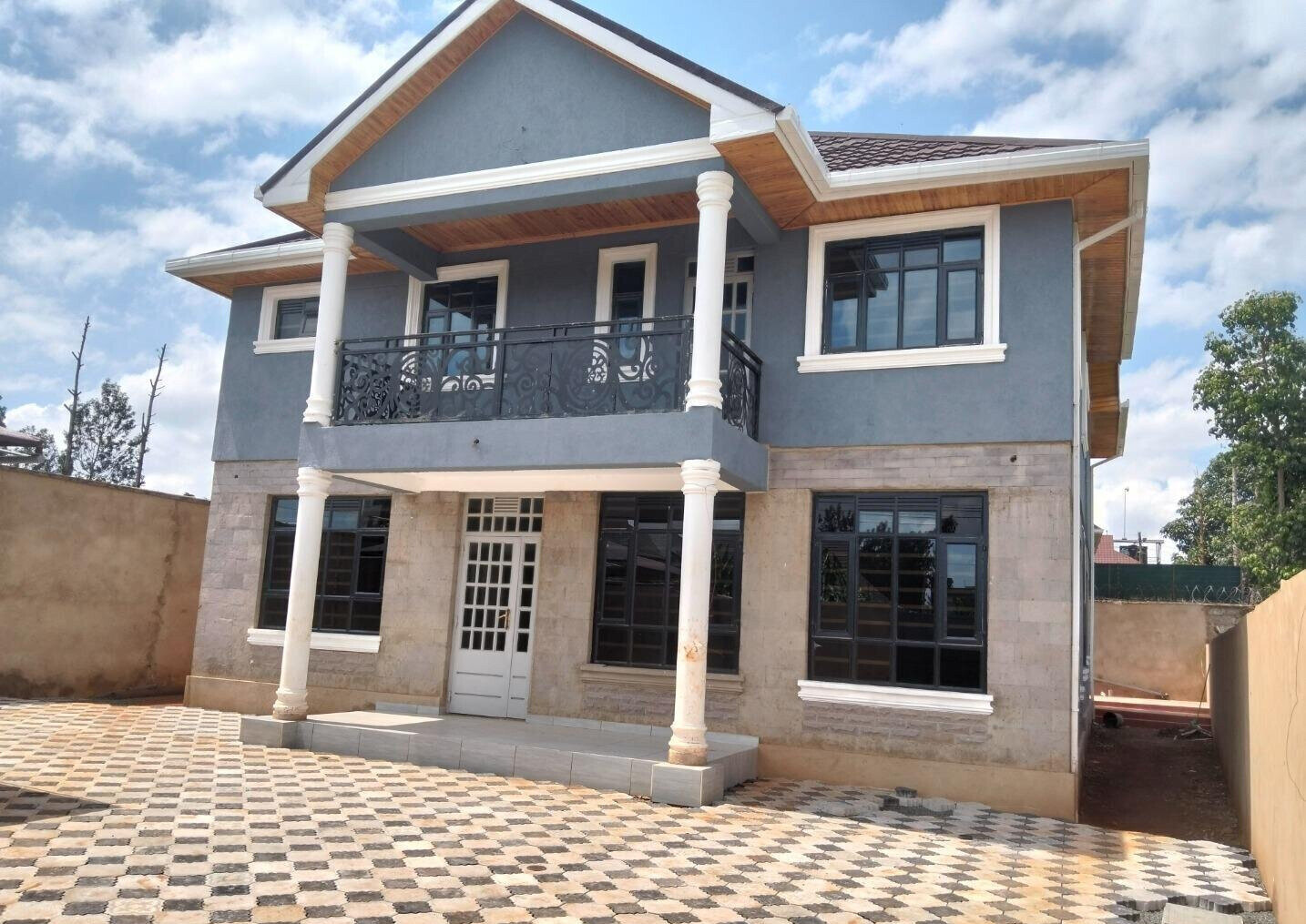 4BR All-Ensuite Townhouse with DSQ – Croton Ridge, Kenyatta Rd
