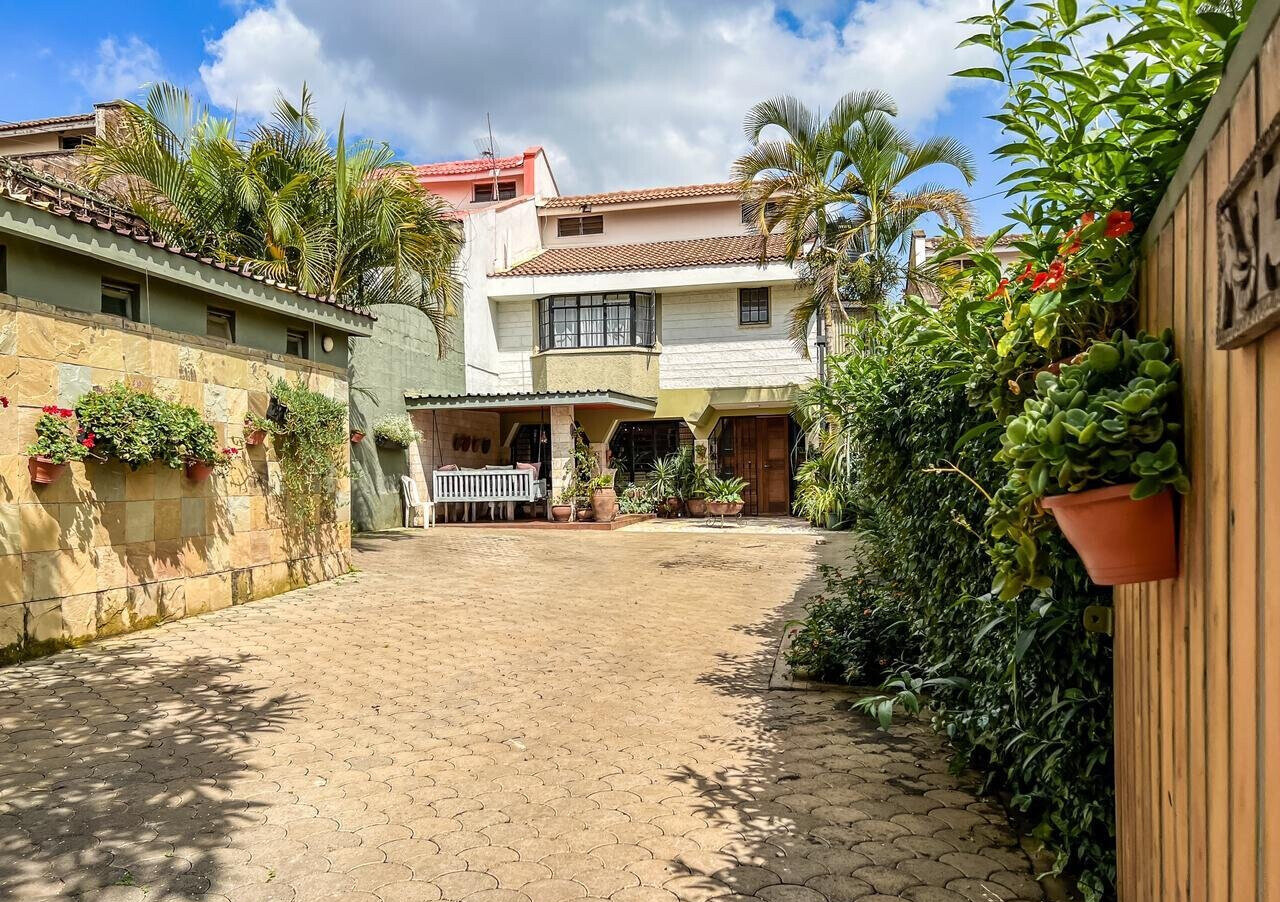 Fully Renovated 4BR Maisonette with Office & Inverter - Westlands