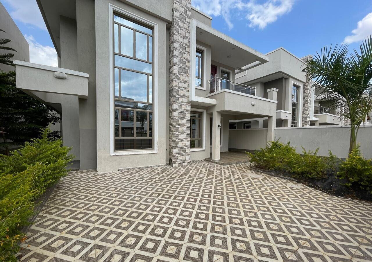 4BR All-Ensuite Townhouse with Rooftop Terrace & DSQ - Ruiru