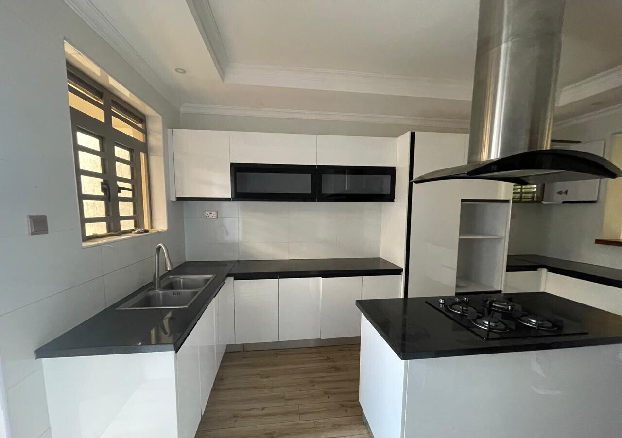 4BR All-Ensuite Townhouse with Rooftop Terrace & DSQ - Ruiru