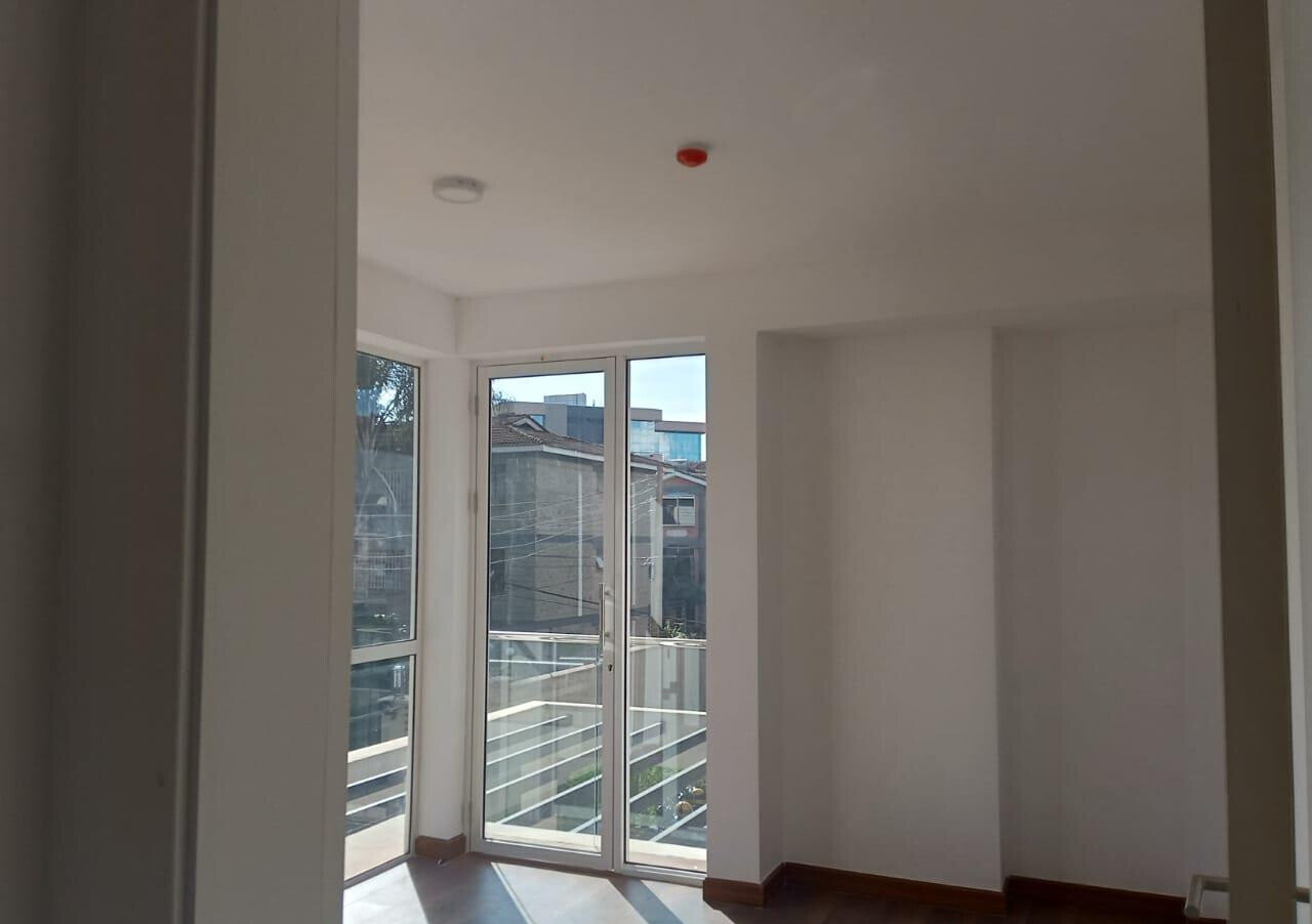 4-Ensuite Villa with Pool & Gym in Quiet Lavington Lane