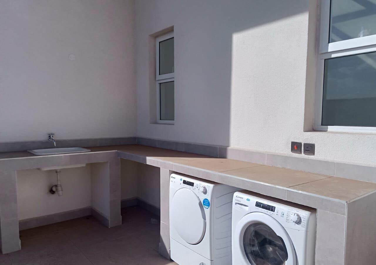 4-Ensuite Villa with Pool & Gym in Quiet Lavington Lane