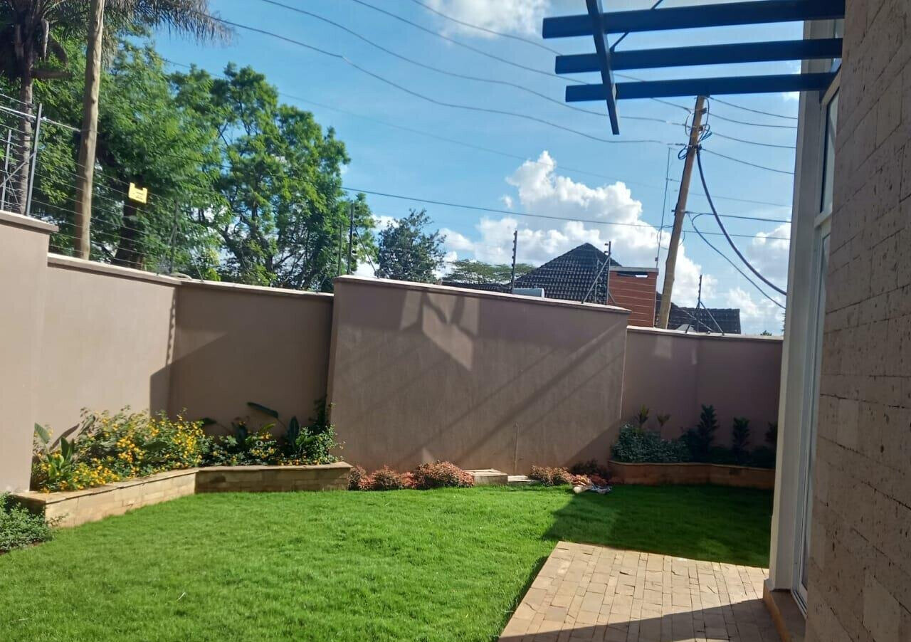 4-Ensuite Villa with Pool & Gym in Quiet Lavington Lane