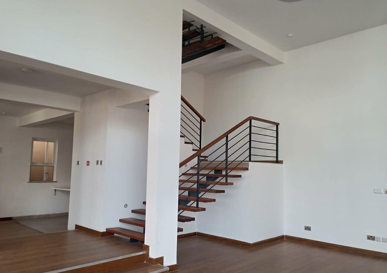 4-Ensuite Villa with Pool & Gym in Quiet Lavington Lane