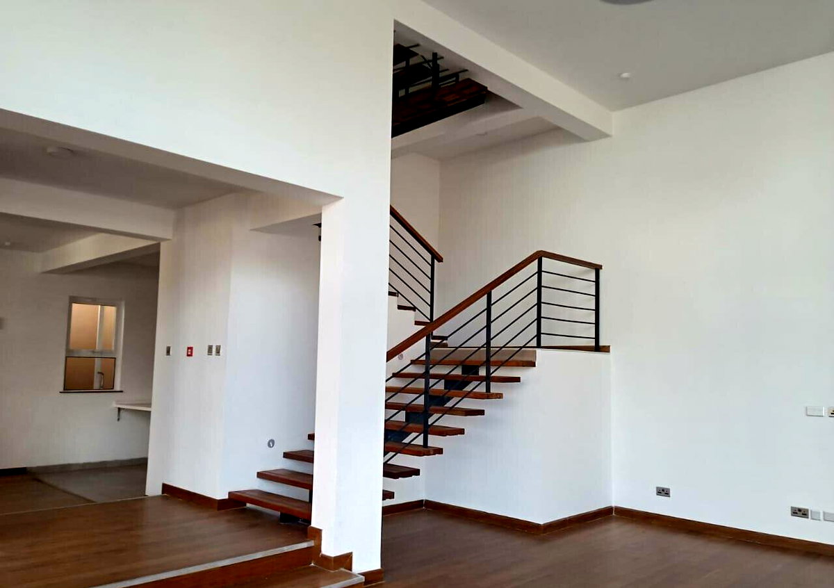 4-Ensuite Villa with Pool & Gym in Quiet Lavington Lane