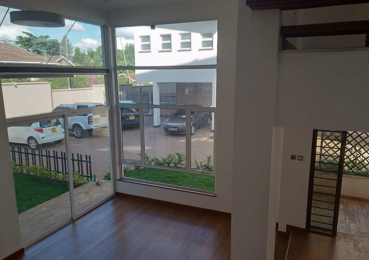 4-Ensuite Villa with Pool & Gym in Quiet Lavington Lane