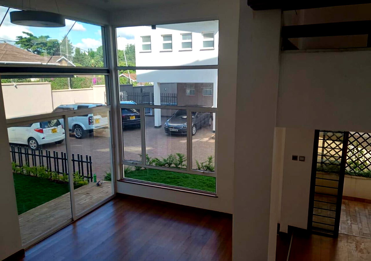 4-Ensuite Villa with Pool & Gym in Quiet Lavington Lane