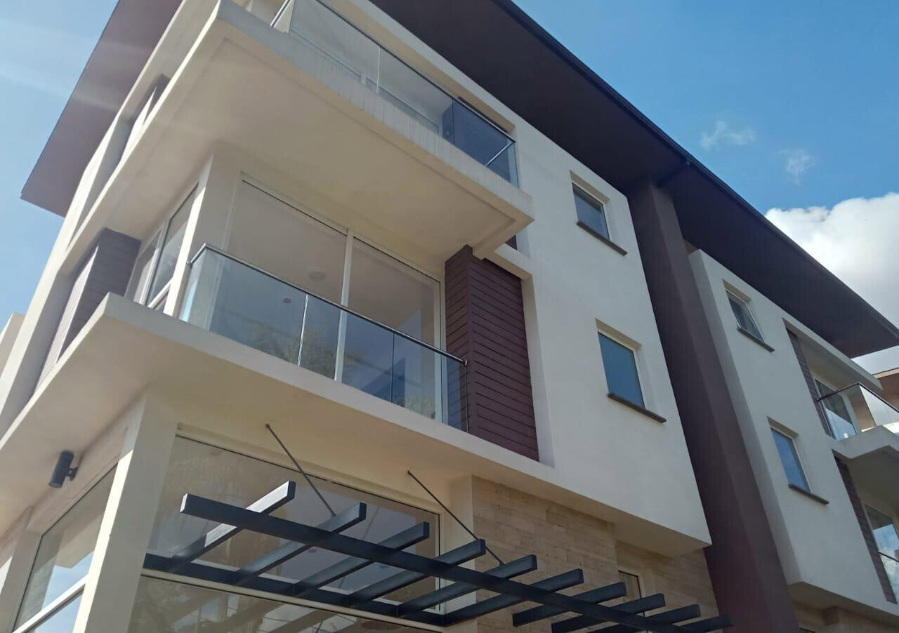 4-Ensuite Villa with Pool & Gym in Quiet Lavington Lane