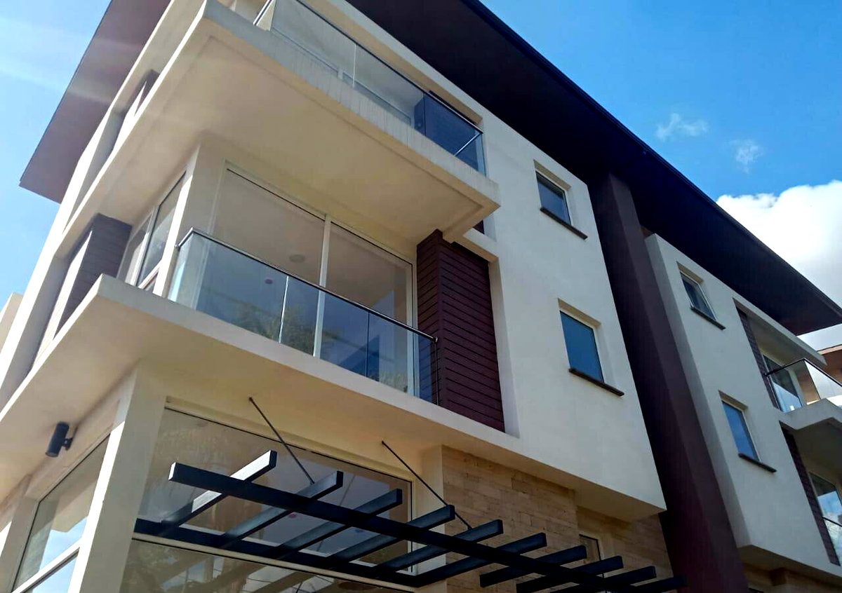 4-Ensuite Villa with Pool & Gym in Quiet Lavington Lane