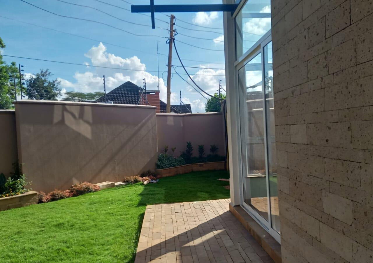 4-Ensuite Villa with Pool & Gym in Quiet Lavington Lane