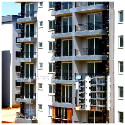 3bdrm Apartment in Gateway Mall Area for sale - Image 1