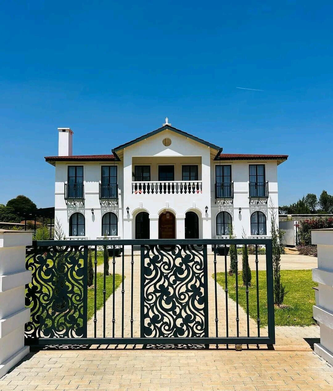 Victorian 4BR All-Ensuite Townhouse with Pool & Gym - Tigoni