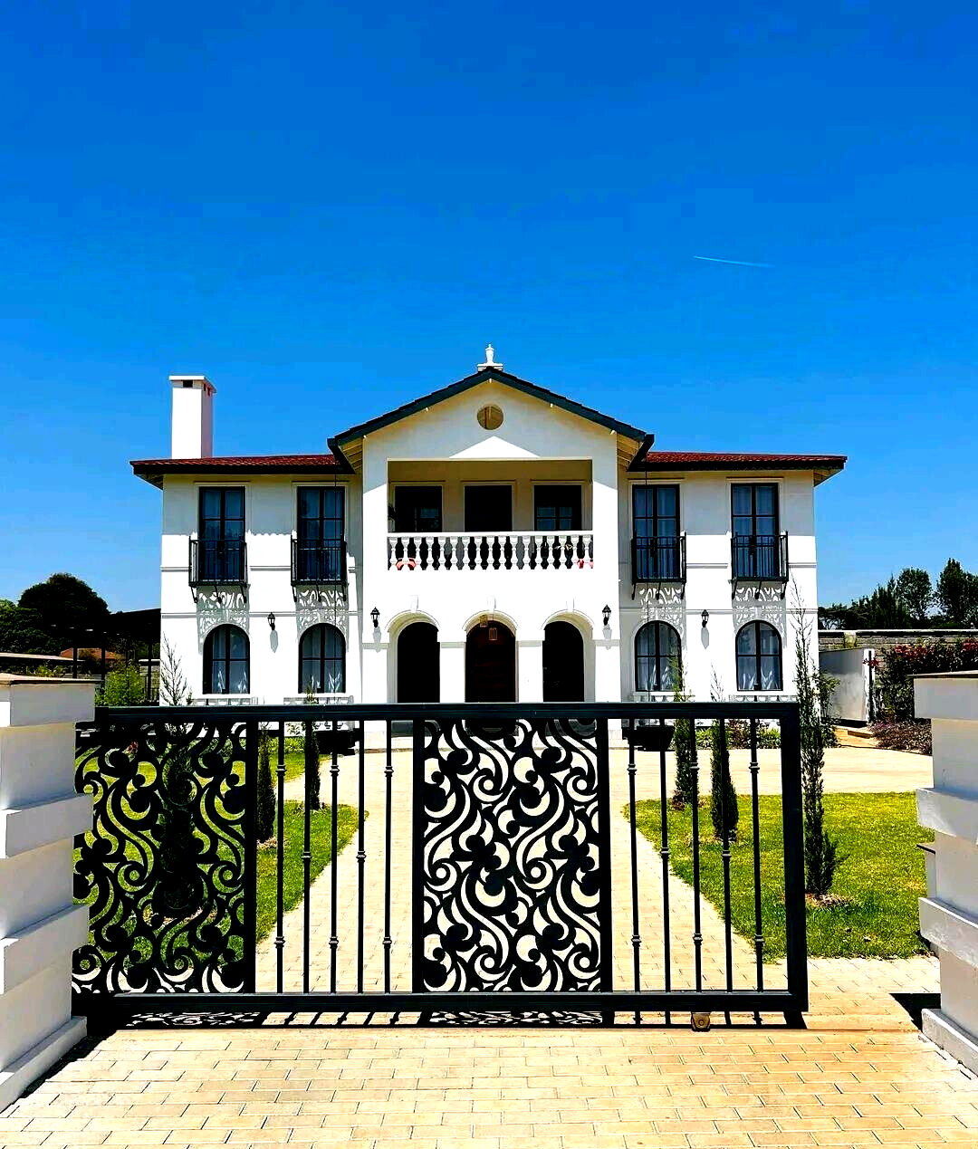 Victorian 4BR All-Ensuite Townhouse with Pool & Gym - Tigoni
