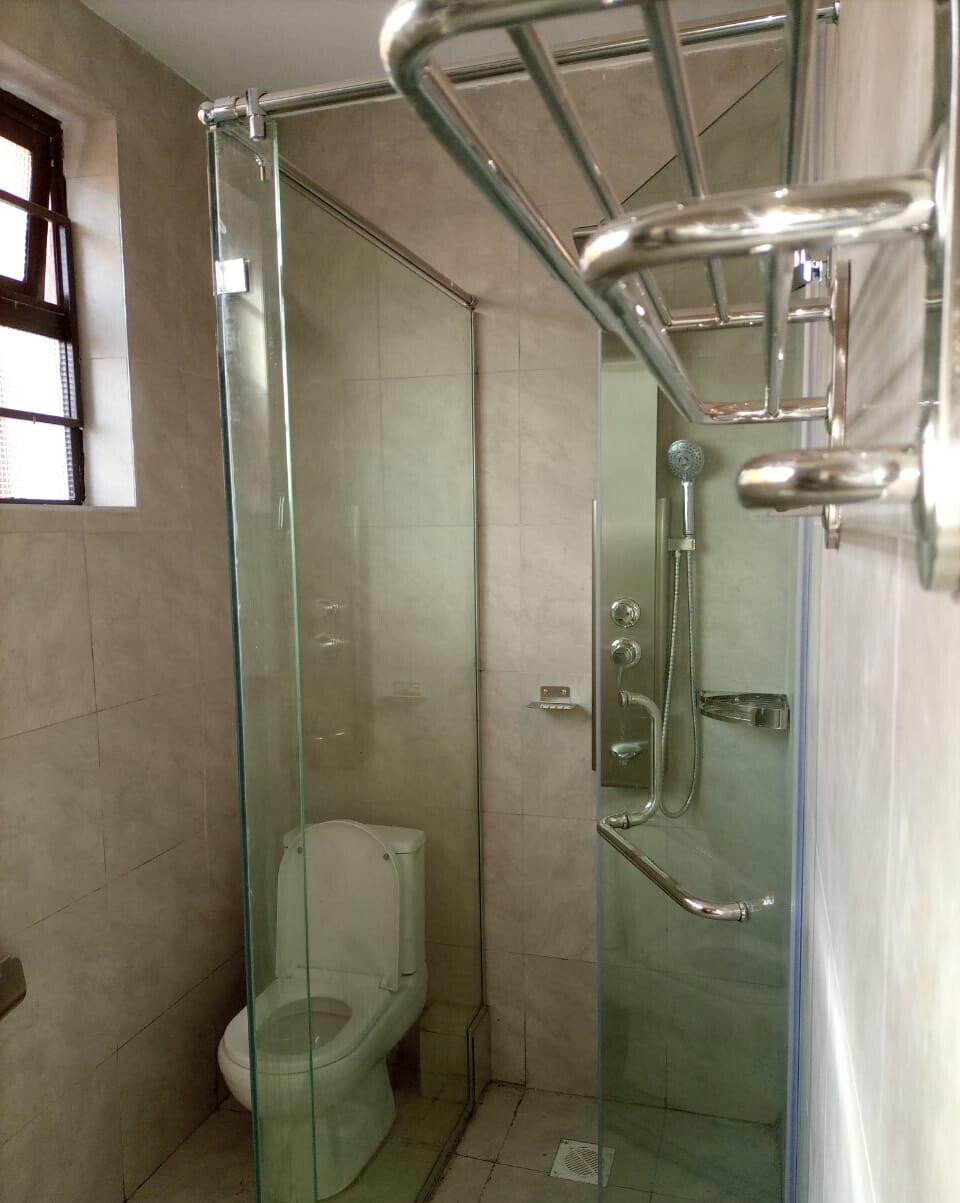 4BR All-Ensuite Townhouse with Attic Study & Fireplace - Membley