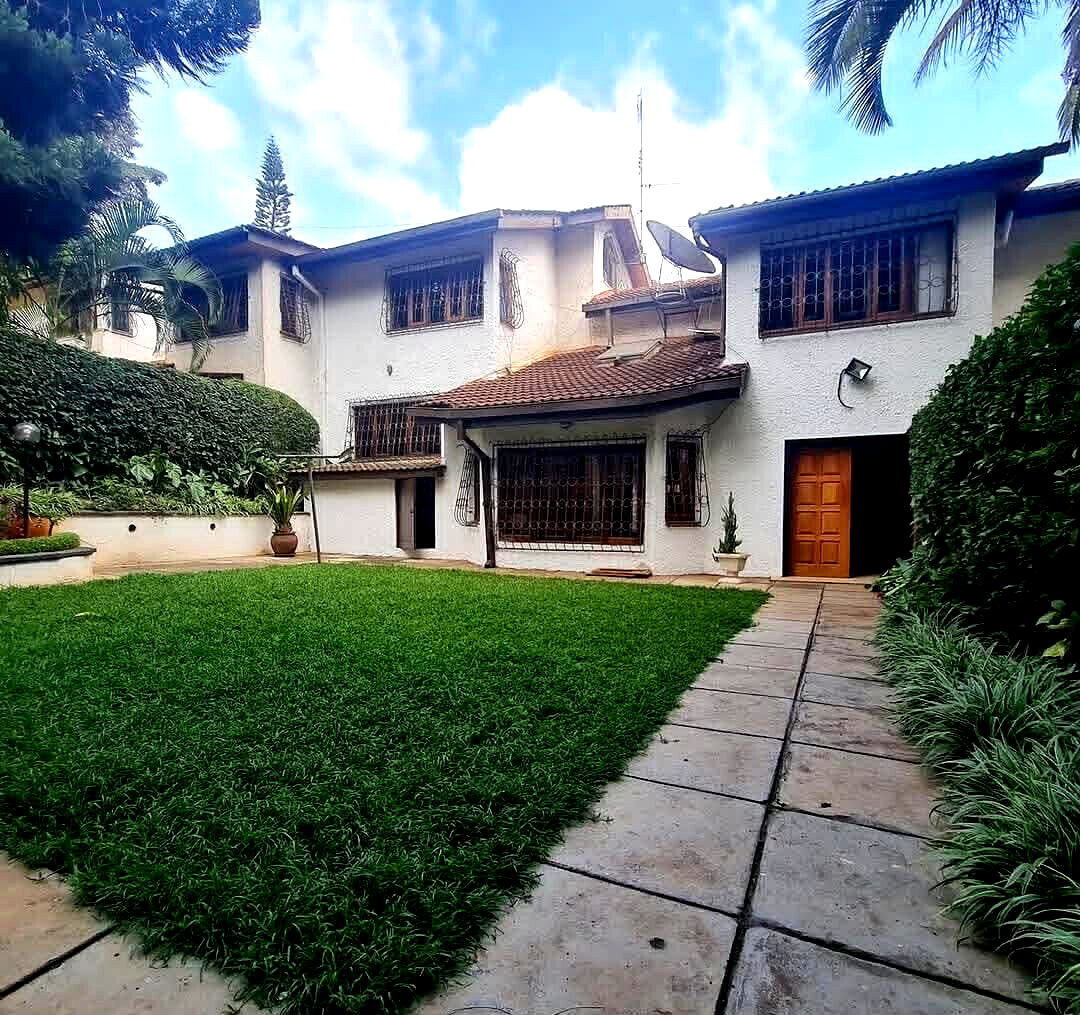 4BR Townhouse with Fish Pond & Vegetable Garden - Kilimani