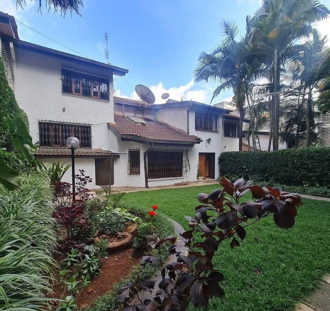 4BR Townhouse with Fish Pond & Vegetable Garden - Kilimani