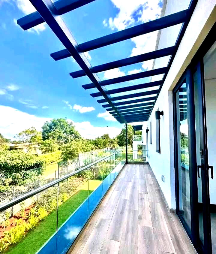 Triplex Townhouse with Lift & Rooftop Terrace - Kitisuru