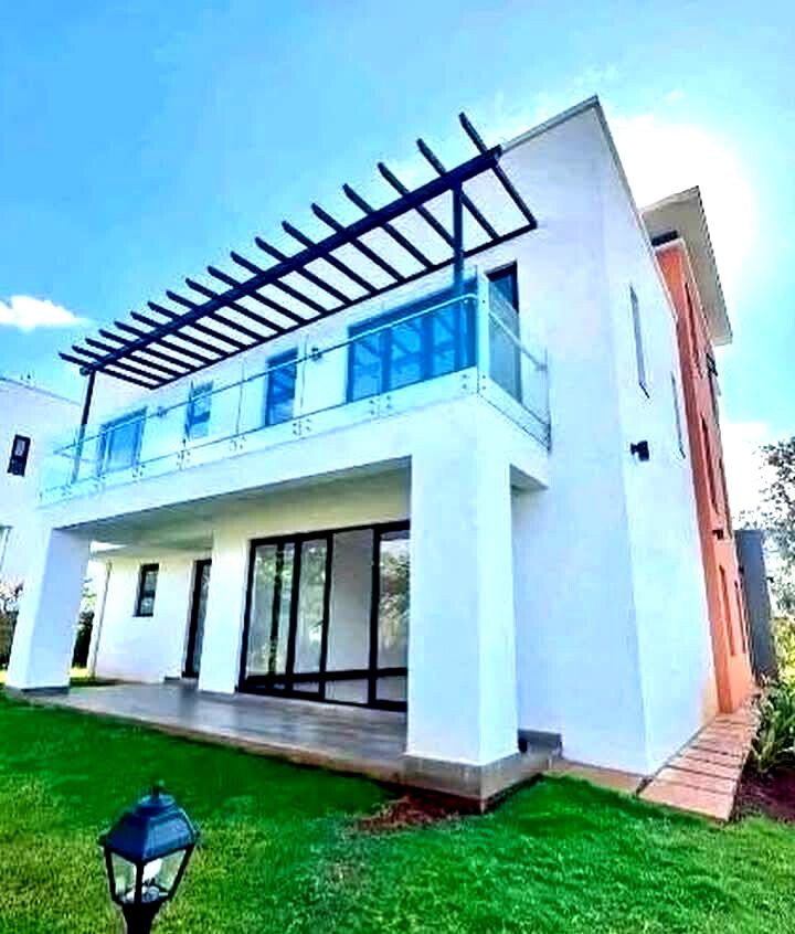 Triplex Townhouse with Lift & Rooftop Terrace - Kitisuru
