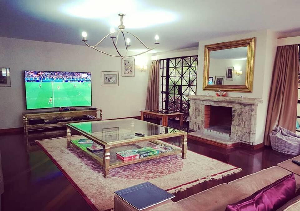 Classic 4-Bed Villa on 0.8 Acres with Hardwood Floors – Karen